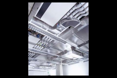 Care is needed handling the ductowrk on site so as not to damage the aluminium foil which faces the panels on on both sides.